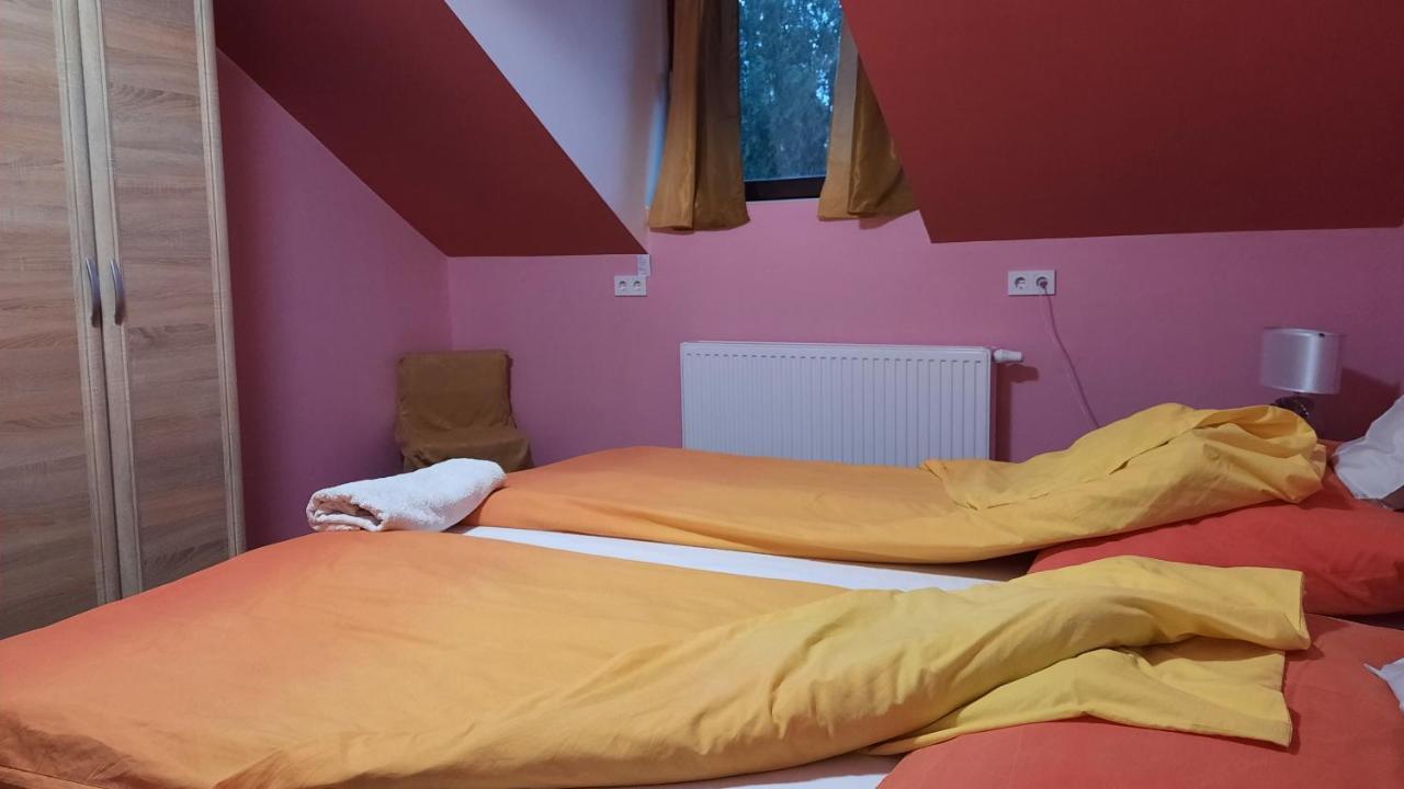 Gazde/Camere de închiriat Torony Lovarda Maganszallas *