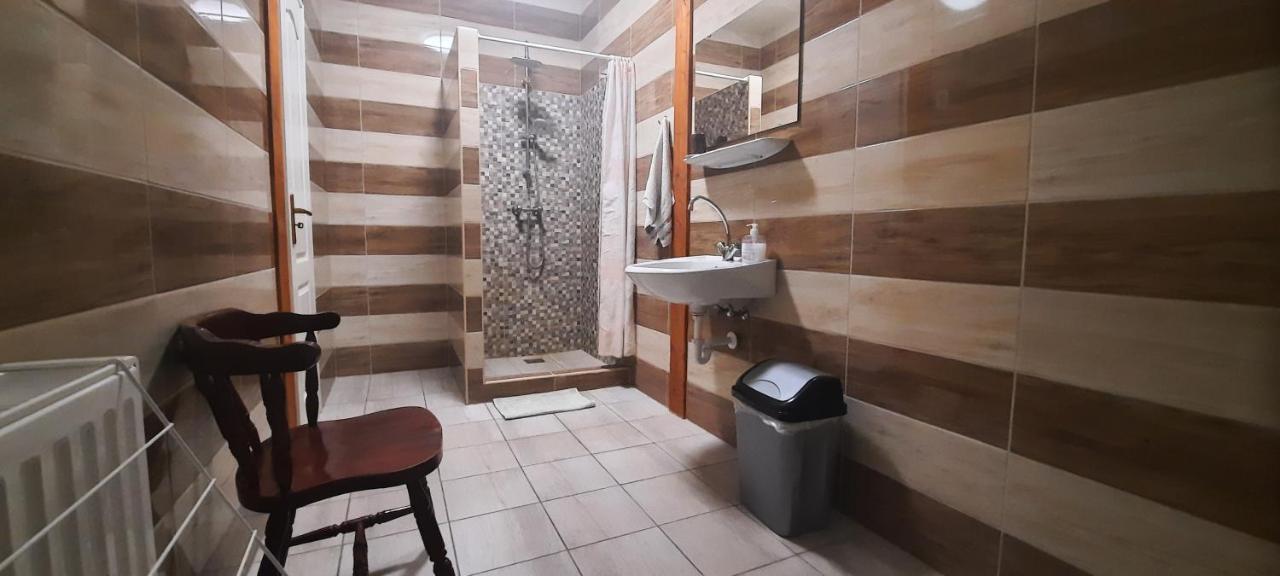 Torony Lovarda Maganszallas Homestay